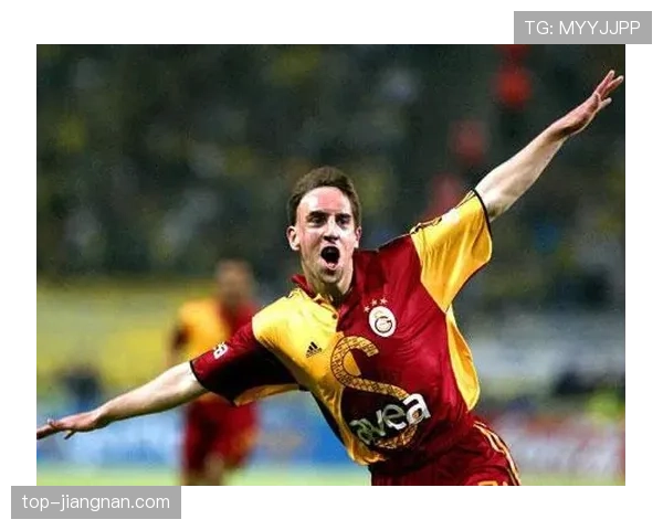 夸雷斯马与里贝里边锋推进中的反击型分散结构解析